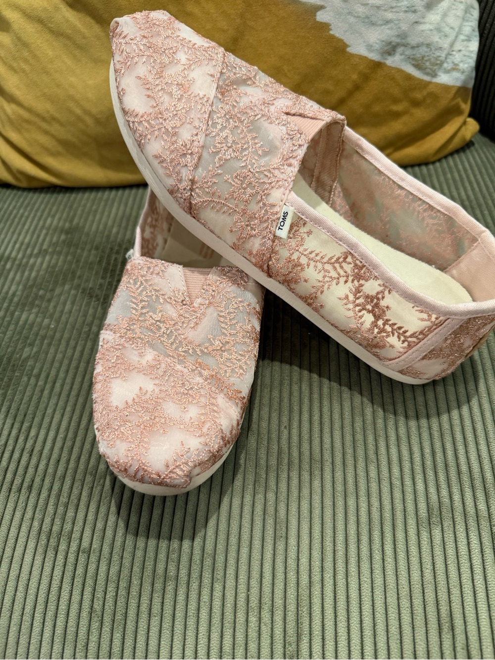 Toms Pink lace Slip-On